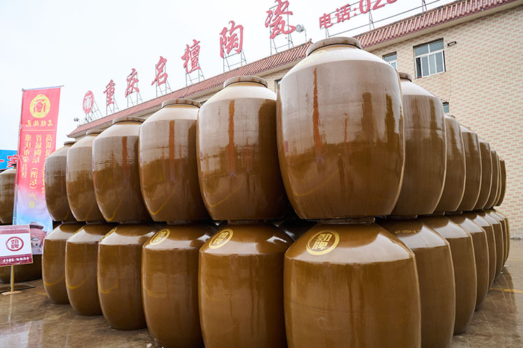 土陶酒坛展示